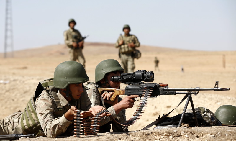Militants advance just outside Kurdish town on Turkish border