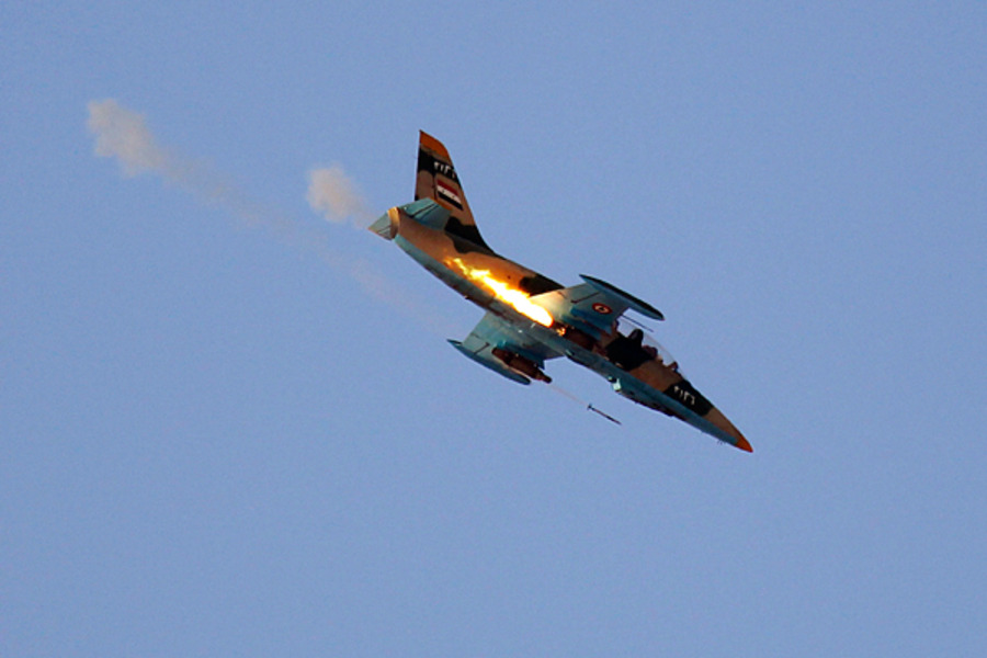 ВВС Сирии наносит удар по боевикам