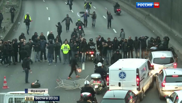 Массовые протесты во Франции фото