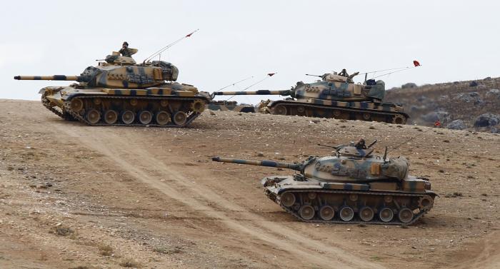 Турецкие танки у границы с Сирией