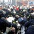 Пенсионная реформа в Франции: В Париже пожарные дерутся с полицейскими - видео