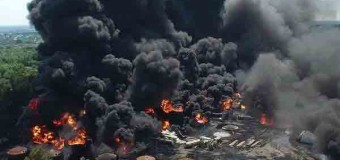 Пожар на нефтехранилище под Киевом не могут потушить третий день — видео