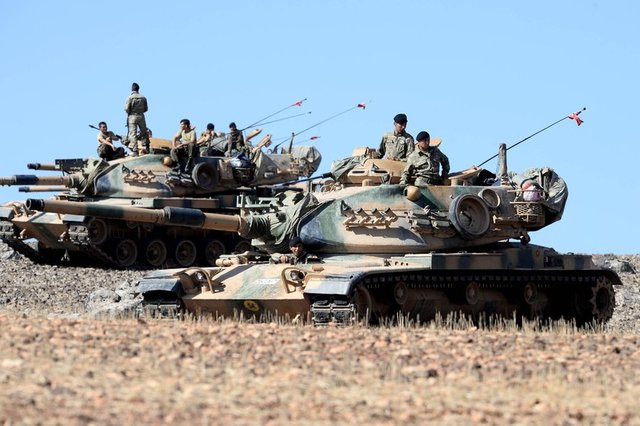 Турецкая армия пересекает границу с Сирией фото