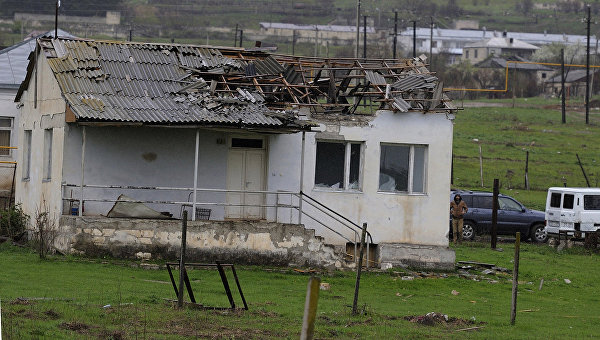 Разрушенный дом в Нагорном Карабахе