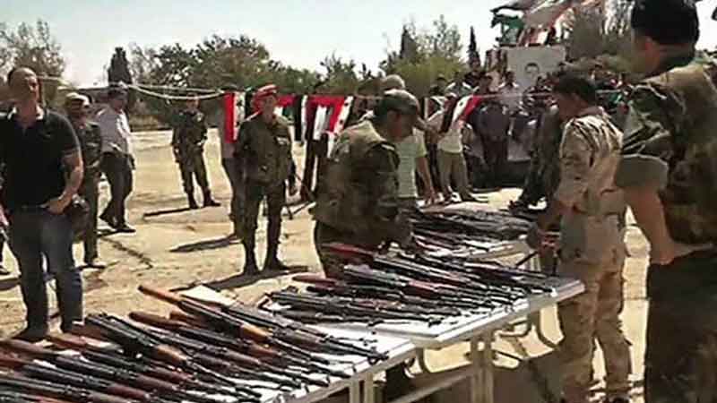 Боевики под Дамаском сдают оружие фото