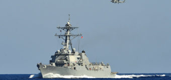 В Красном море по американскому эсминцу нанесен ракетный удар