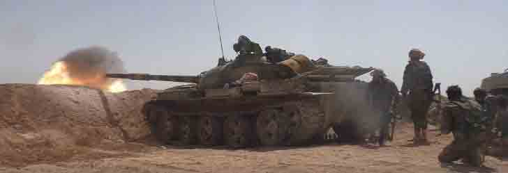 Сирийский танк ведет огонь из укрытия