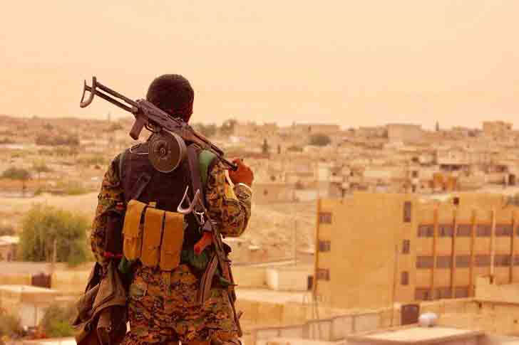 Курдский солдат в раздумьях