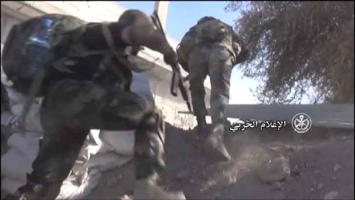 Сирийская армия, палестинские формирования входят в цитадель ИГИЛ на юге Дамаска