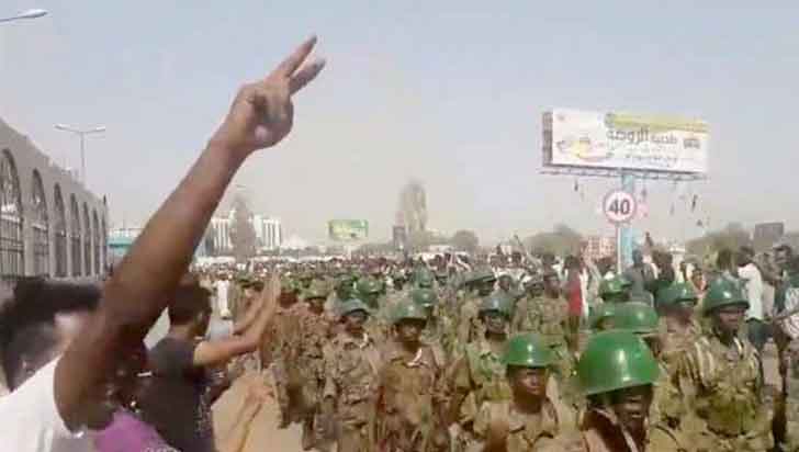 Военный переворот в Судане: президент бежал из страны