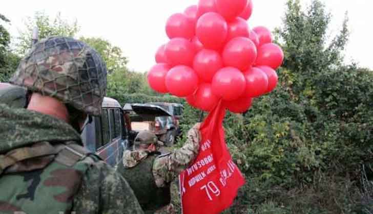 Над позициями ВСУ на Донбассе вывесили знамя Победы