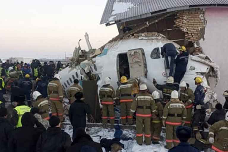 Страшная катастрофа в Казахстане: разбился авиалайнер Fokker-100