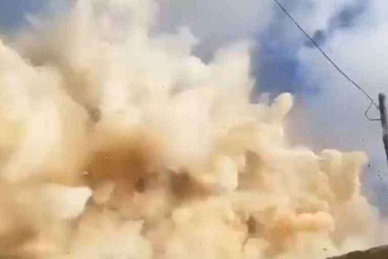 Боевики, снимавшие авиаудар ВКС РФ, прозевали 500-кг бомбу, сброшенную им на головы