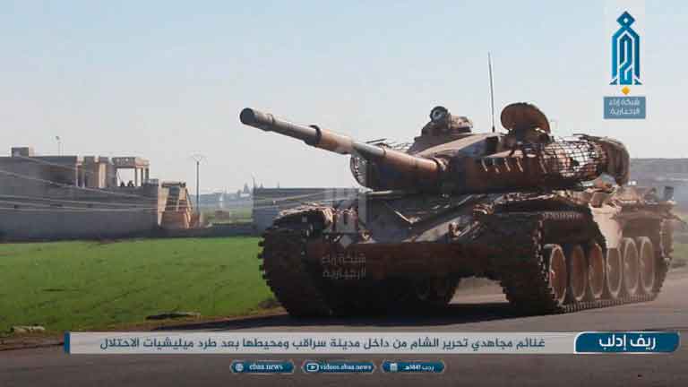 Солдаты сирийской армии бросили танк