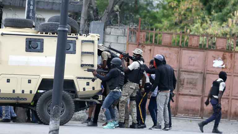 Восстание на Гаити: полиция сражается с армией, имеются жертвы с обеих сторон