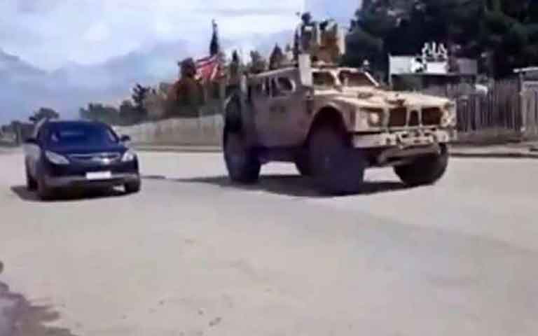 Ну погоди!: Российские военные убежали от американского патруля