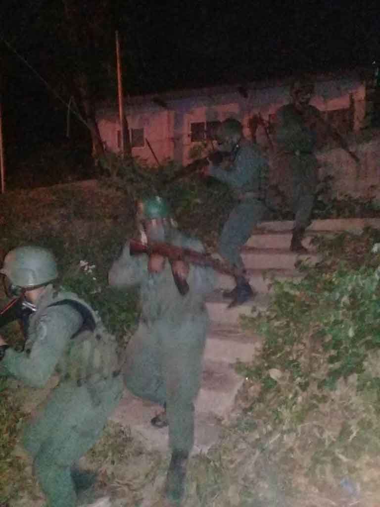 Венесуэльский спецназ выдвигается для задержания боевиков