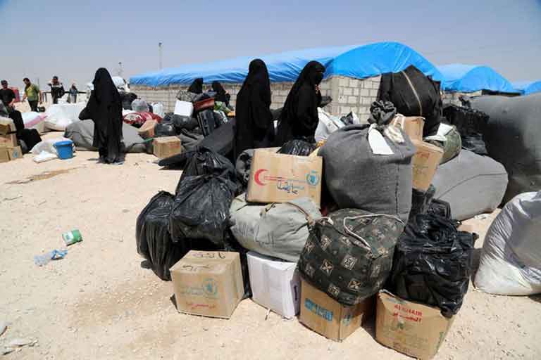 Жены боевиков ИГ, готовя побег, пытались сжечь лагерь Аль-Хол