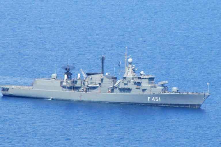 Греческий фрегат таранил военный корабль ВМС Турции, вторгшийся в территориальные воды