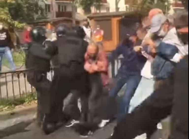 Столкновения, выстрелы в воздух, драки и слезоточивый газ в Бресте