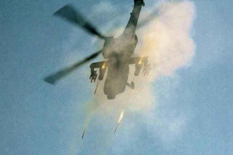 Вертолёт AH-64 Apache ВВС Великобритании обстрелял группу британских военнослужащих