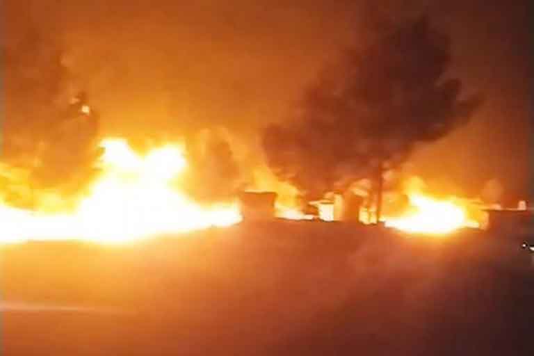Огненный тайфун: на севере Алеппо неизвестные БПЛА уничтожили базу ГСМ и колонну нефтеналивняков