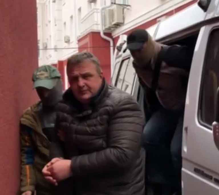 В Крыму задержан украинский агент с самодельным фугасом В Крыму задержан украинский агент с самодельным фугасом