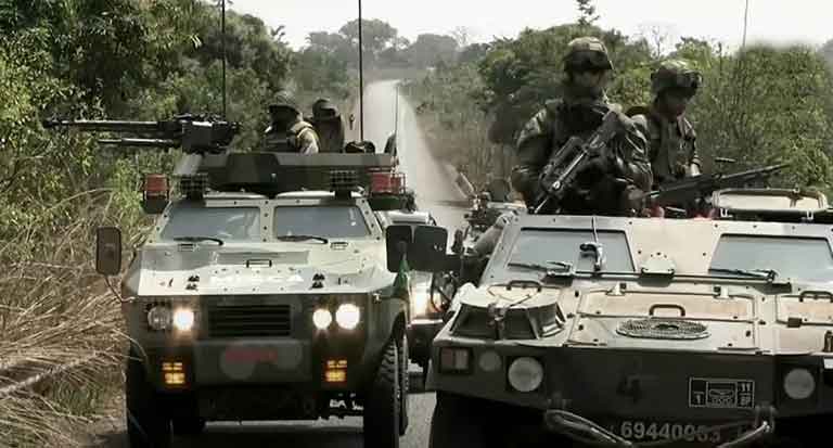 Африканцы на неделю блокировали конвой ВС Франции: есть жертвы