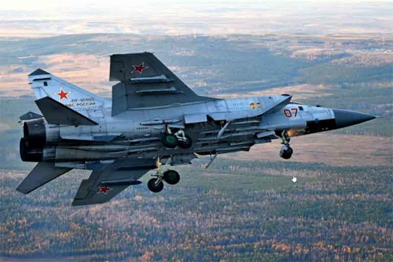 Переброска истребителей МиГ-31 ВКС РФ с «Кинжалами» к границам США вызвала опасение Вашингтона Переброска истребителей МиГ-31 ВКС РФ с «Кинжалами» к границам США вызвала опасение Вашингтона