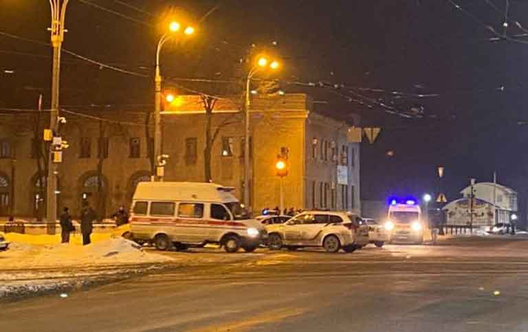 Солдат Нацгвардии Украины расстрелял своих сослуживцев: 5 убито, 5 ранено, стрелок пойман (видео, фото) Солдат Нацгвардии Украины расстрелял своих сослуживцев: 5 убито, 5 ранено, стрелок пойман (видео, фото)