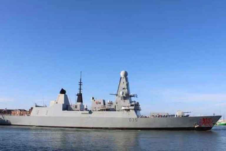 Российские боевые корабли застали британский флот со «спущенными штанами» Российские боевые корабли застали британский флот со «спущенными штанами»